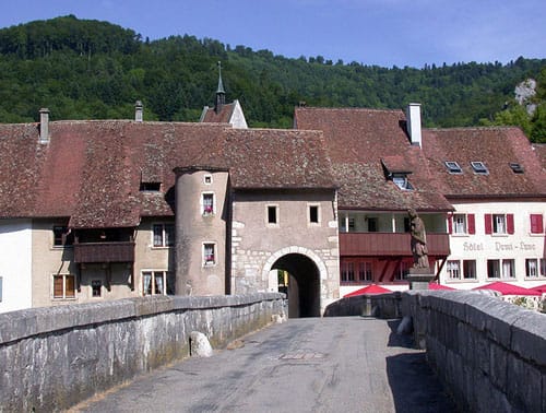 St. Ursanne, un pequeño pueblo medieval en Jura
