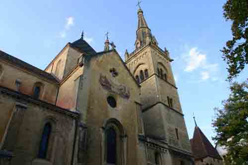 La Iglesia Colegial, en Neuchatel La Iglesia Colegial, en Neuchatel