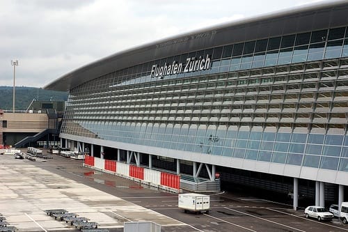 Haciendo compras en el aeropuerto de Zúrich Haciendo compras en el aeropuerto de Zúrich