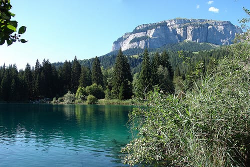 El hermoso Lago Cresta, en Grisones
