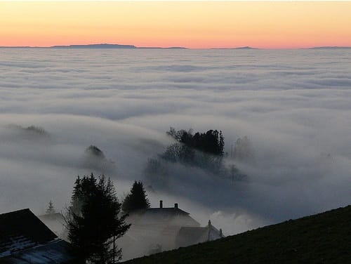 Niebla bajo Guggisberg