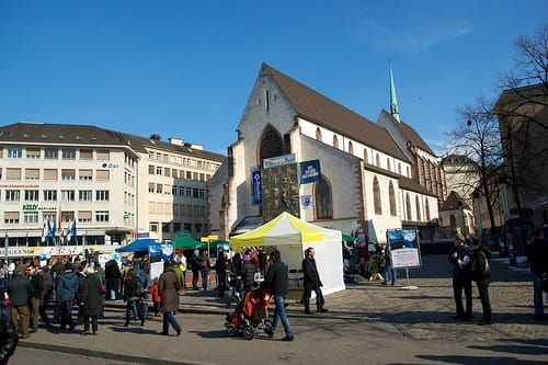 Barfüsserplatz, en el centro histórico de Basilea Barfüsserplatz, en el centro histórico de Basilea
